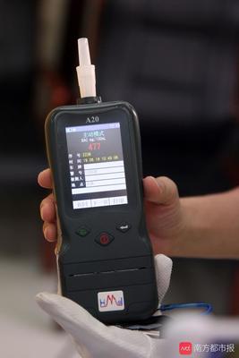 吃荔枝、蛋黄派会“酒驾”？交警亲测喝10ml藿香正气水就醉驾